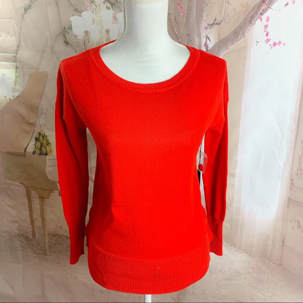 NEW Tahari Side Button Crew Neck Red Sweater - Picture 1 of 11